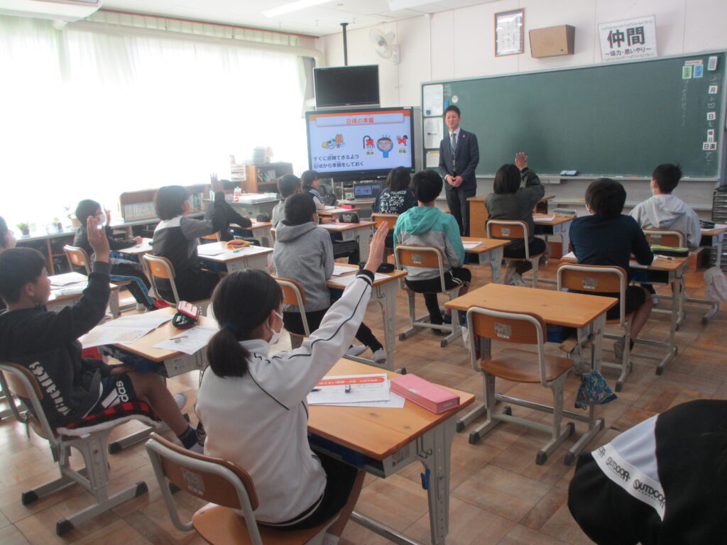 R5年11月14日 関市内の小学校にて、「ぼうさい授業」を行いました!! 株式会社フジヨシ